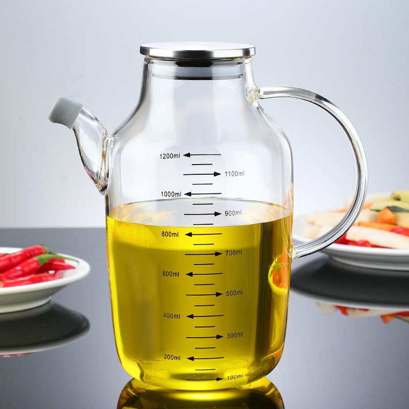 Är glasoljeflaskan lätt att rengöra?