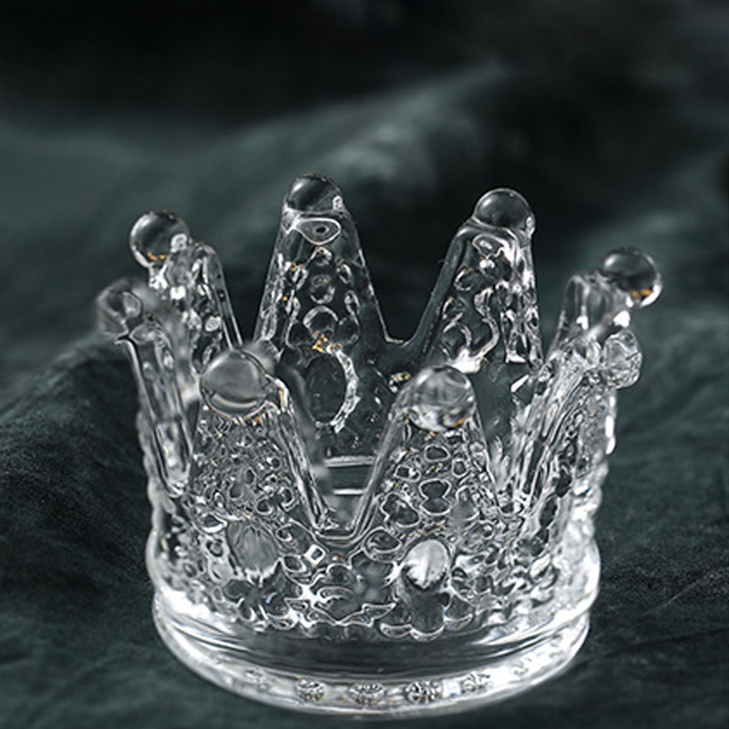 Crown Shape präglad glaskandelaber